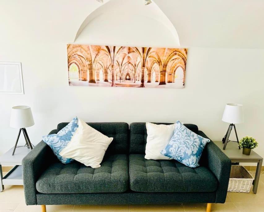 Renovated With Small Garden In Ajuda Apartment *