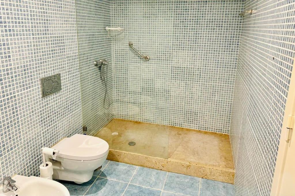 Renovated With Small Garden In Ajuda Lisbon
